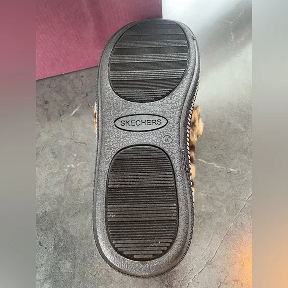 Women’s Skechers slippers.  NWOT.  Size 7.5 - Picture 5 of 11